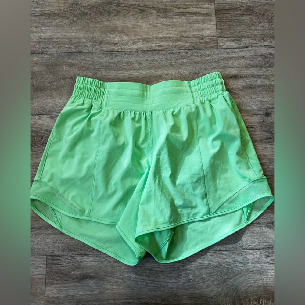Lululemon scream green hotty hots